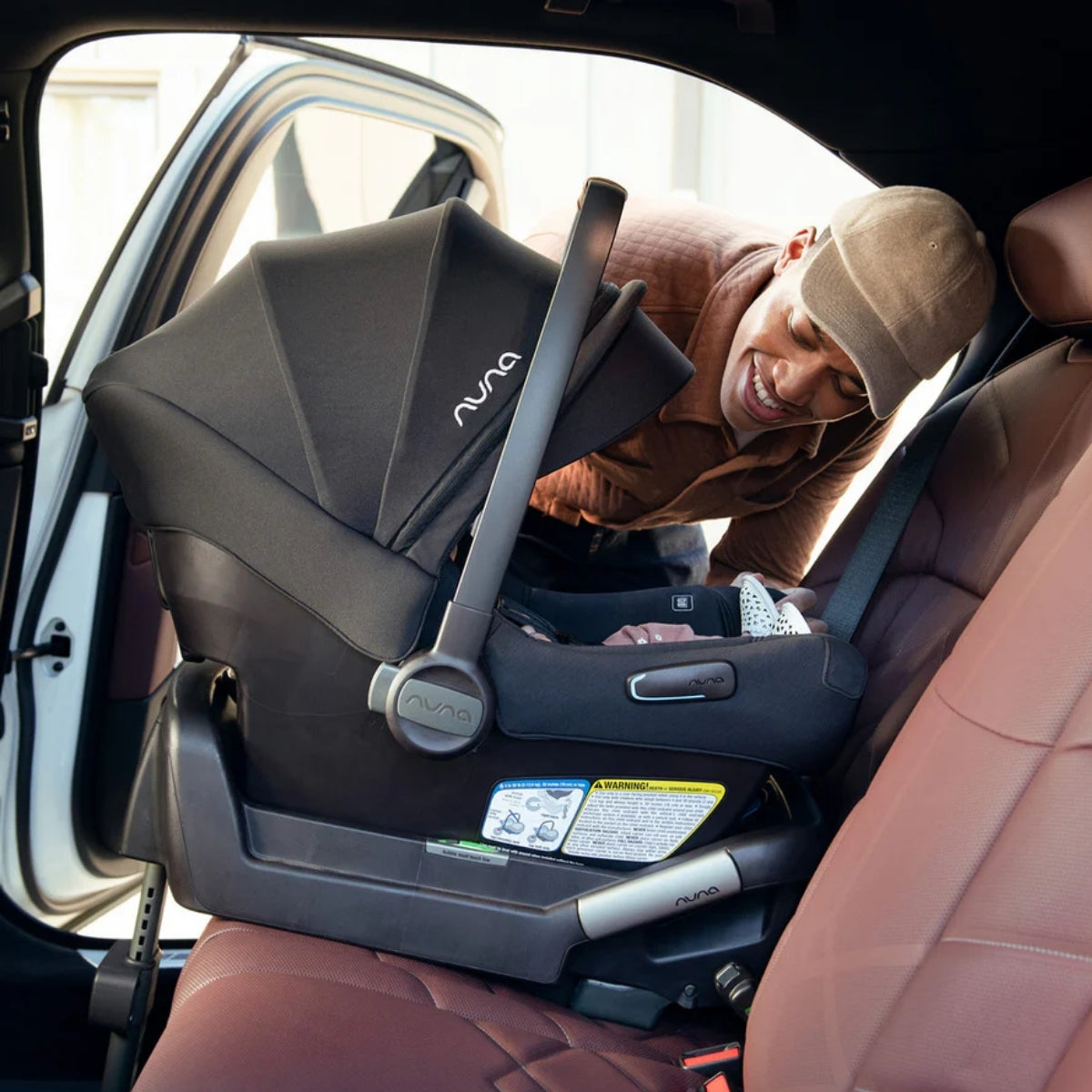 Bebê Conforto Nuna Pipa Aire + Pipa Series Base Caviar - Ultra Lightweight Infant Car Seat